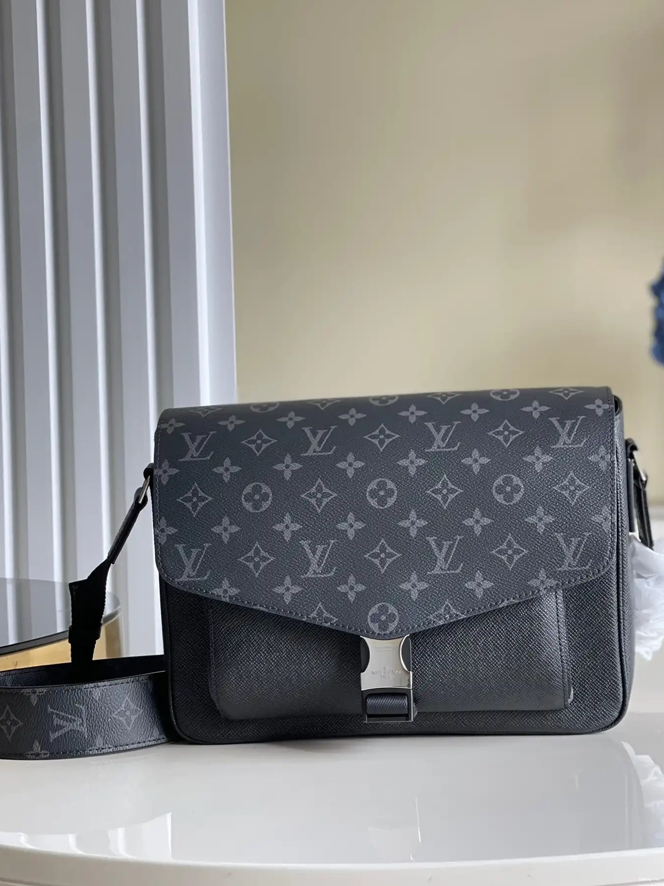 NEW VUITTON LOUIS MESSENGER 0612